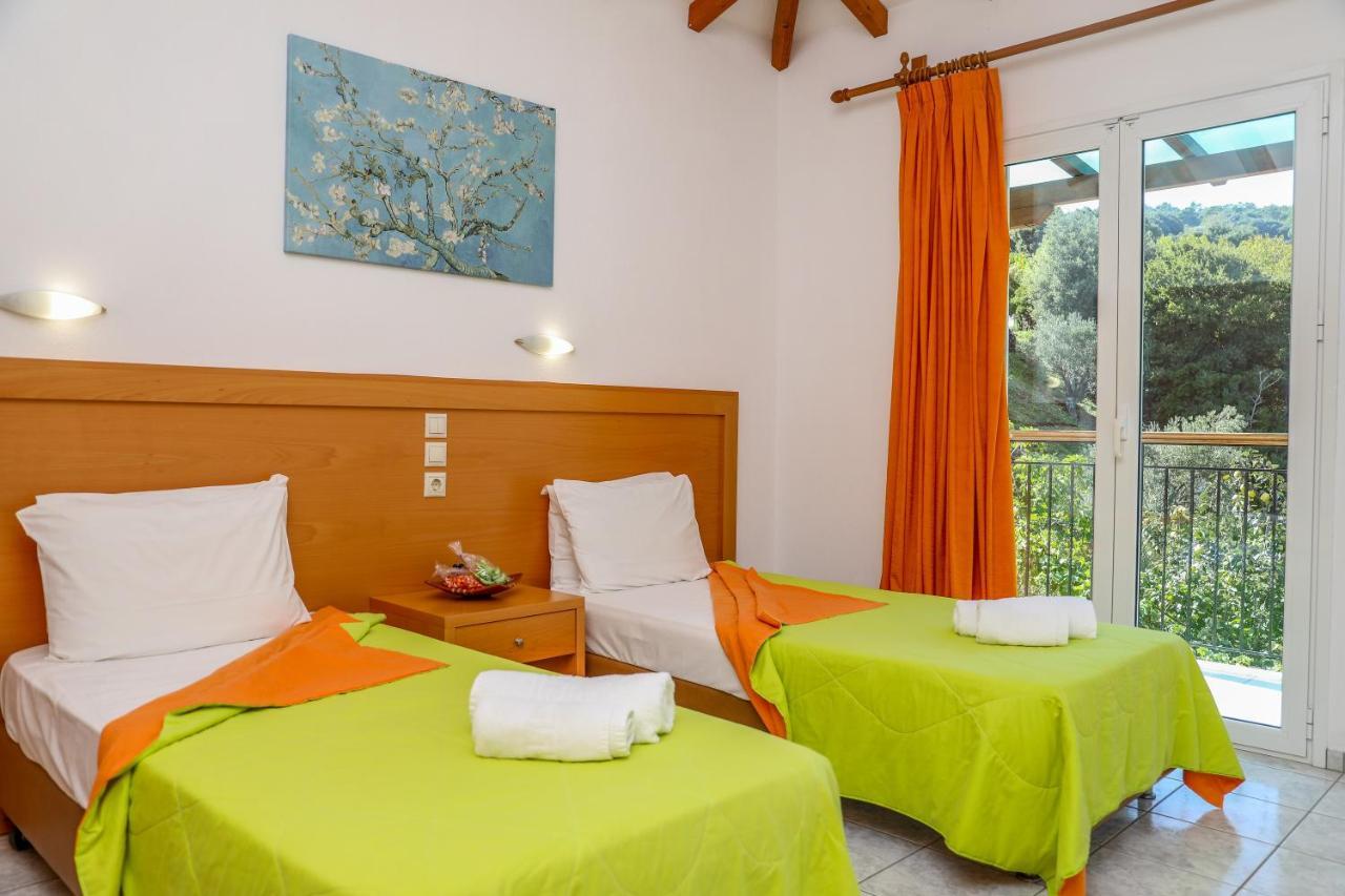 Villa Mitzelos Moni Evaggelistrias Extérieur photo